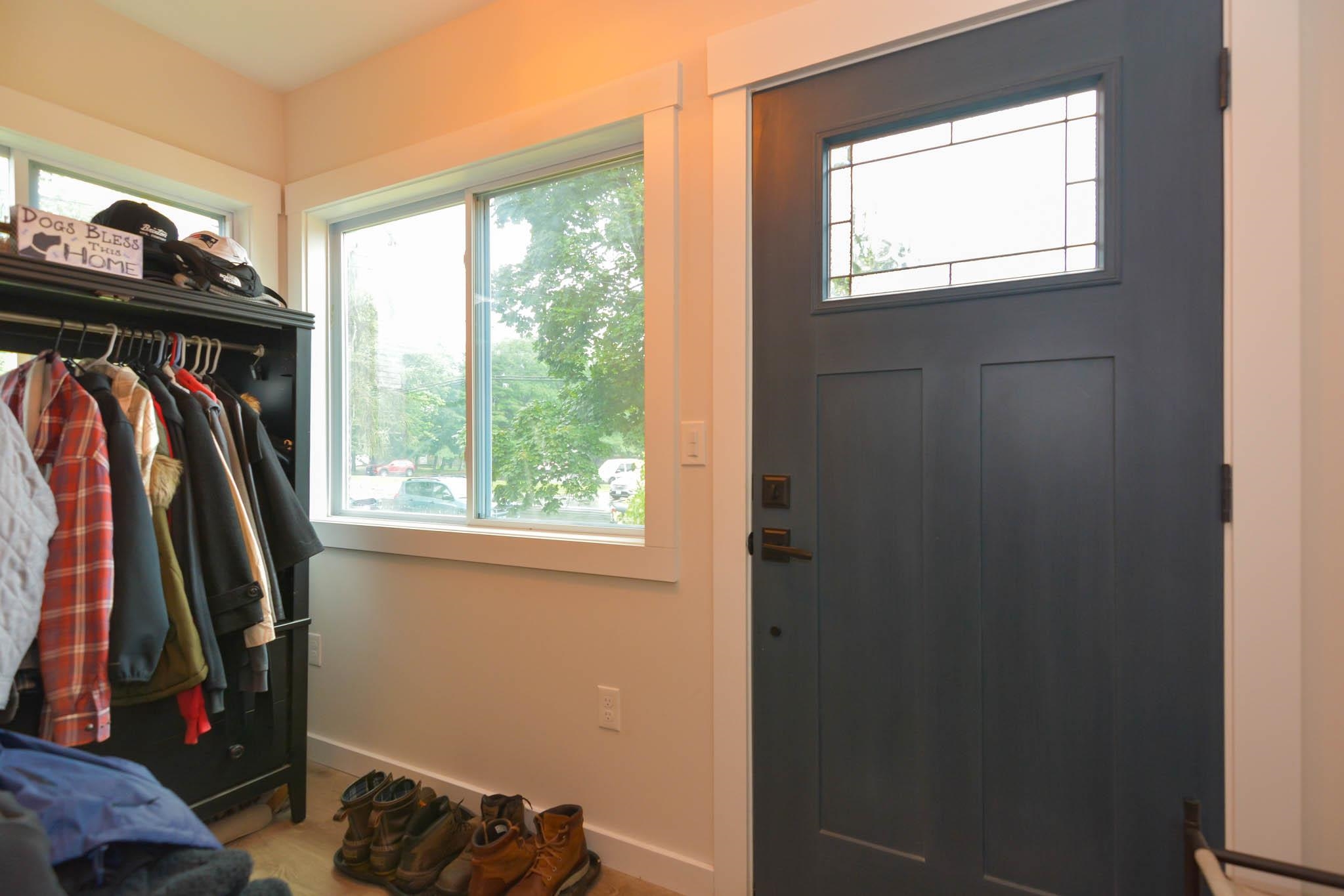 304 Mammoth Road Manchester, NH 03109 - Photo 2 of 47