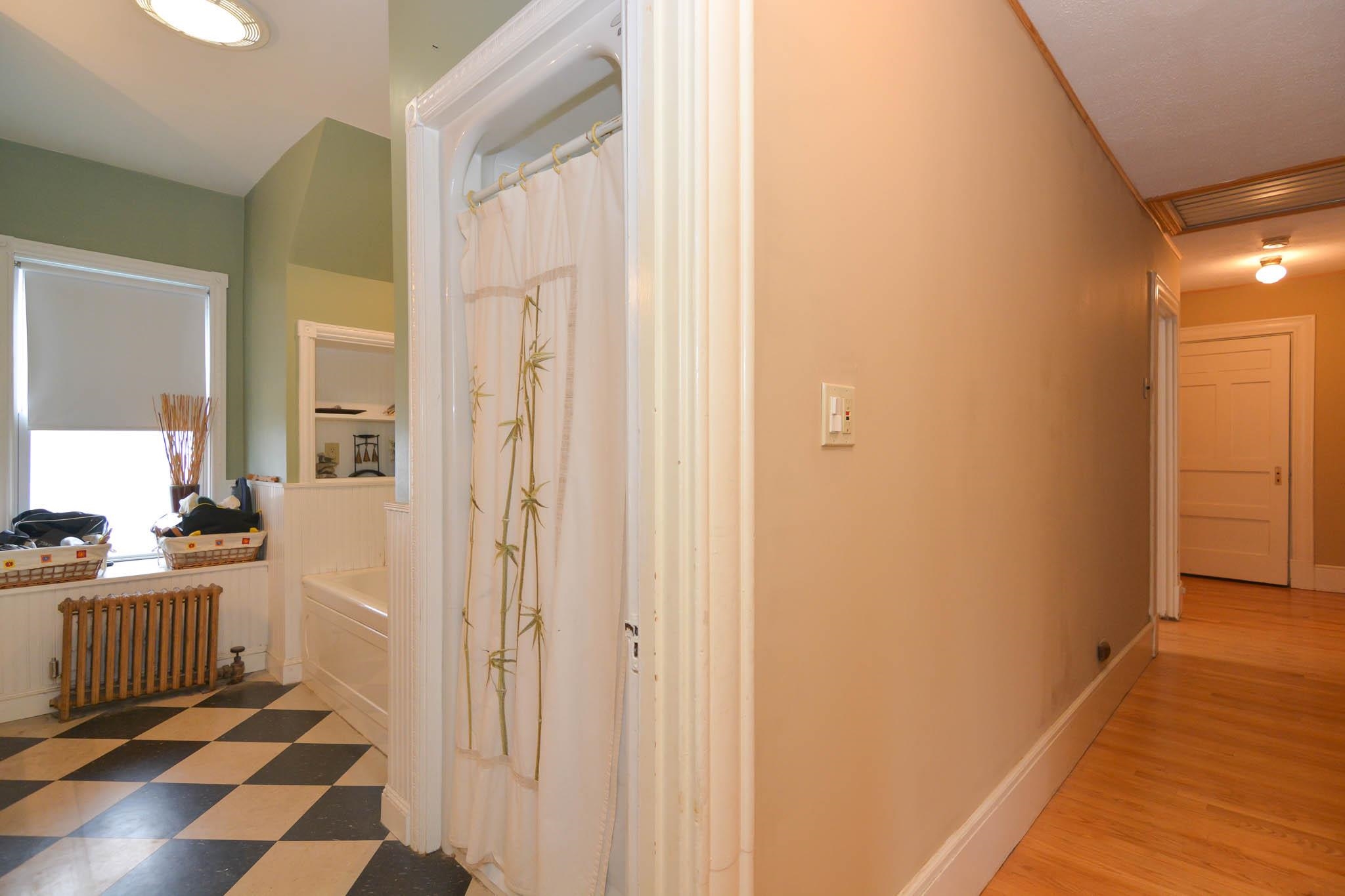 304 Mammoth Road Manchester, NH 03109 - Photo 30 of 47