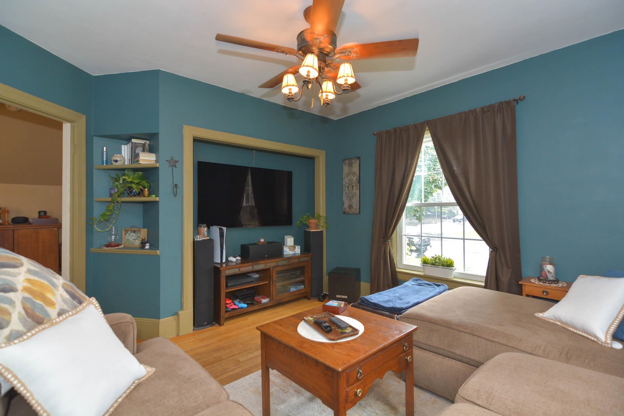 304 Mammoth Road Manchester, NH 03109 - Photo 6 of 47