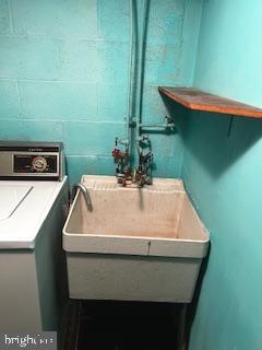 3230 Comly Road Philadelphia, PA 19154 - Photo 12 of 29 a bathroom with a sink and a mirror
