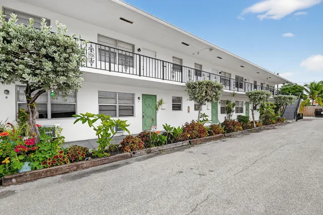 $1,500 | 1406 Barton Road, Unit 7, Lake Worth Beach, FL 33460