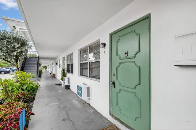 $1,550 | 1406 Barton Road, Unit 7, Lake Worth Beach, FL 33460