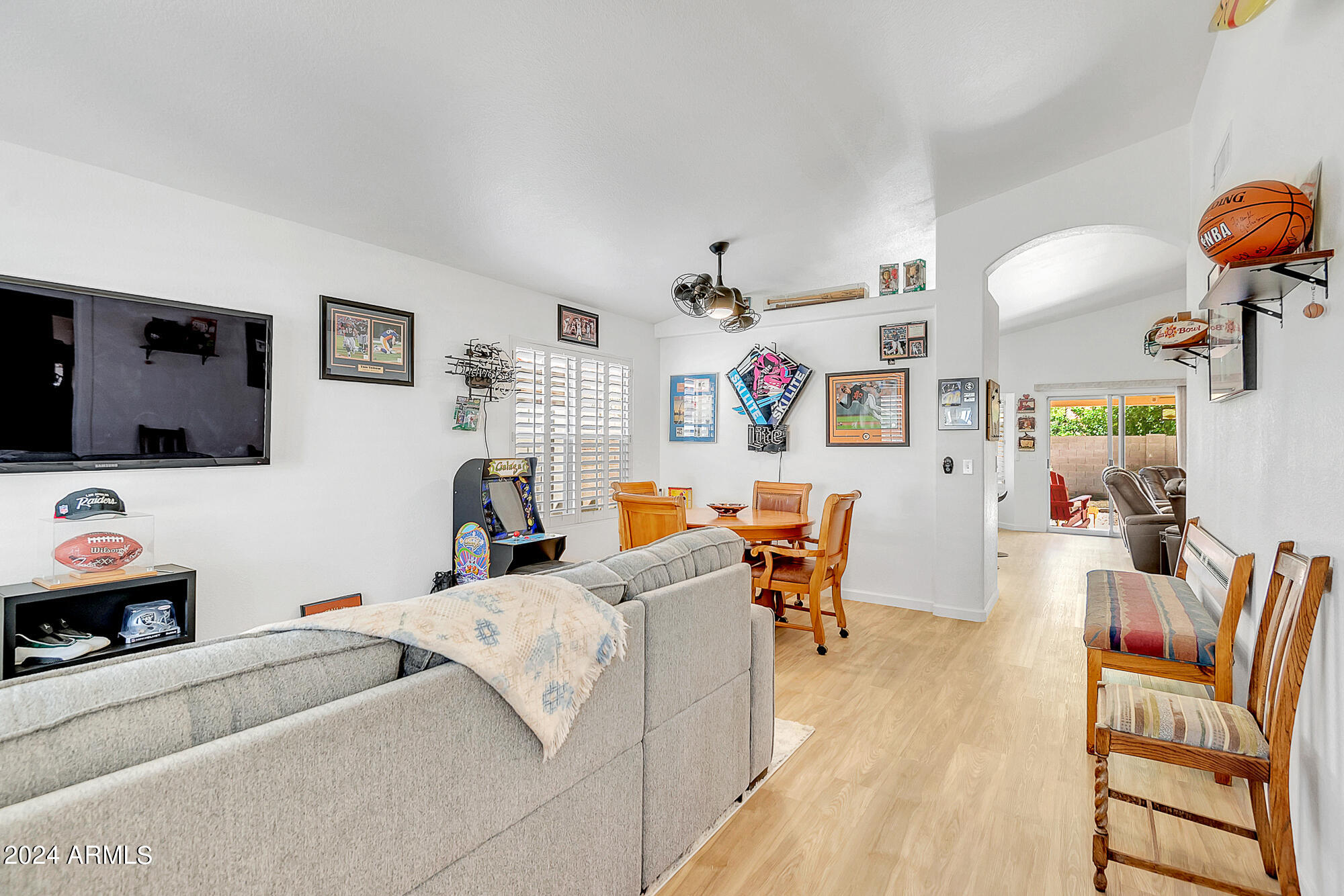 7673 West Calavar Road Peoria, AZ 85381 - Photo 12 of 30 DSC_4629