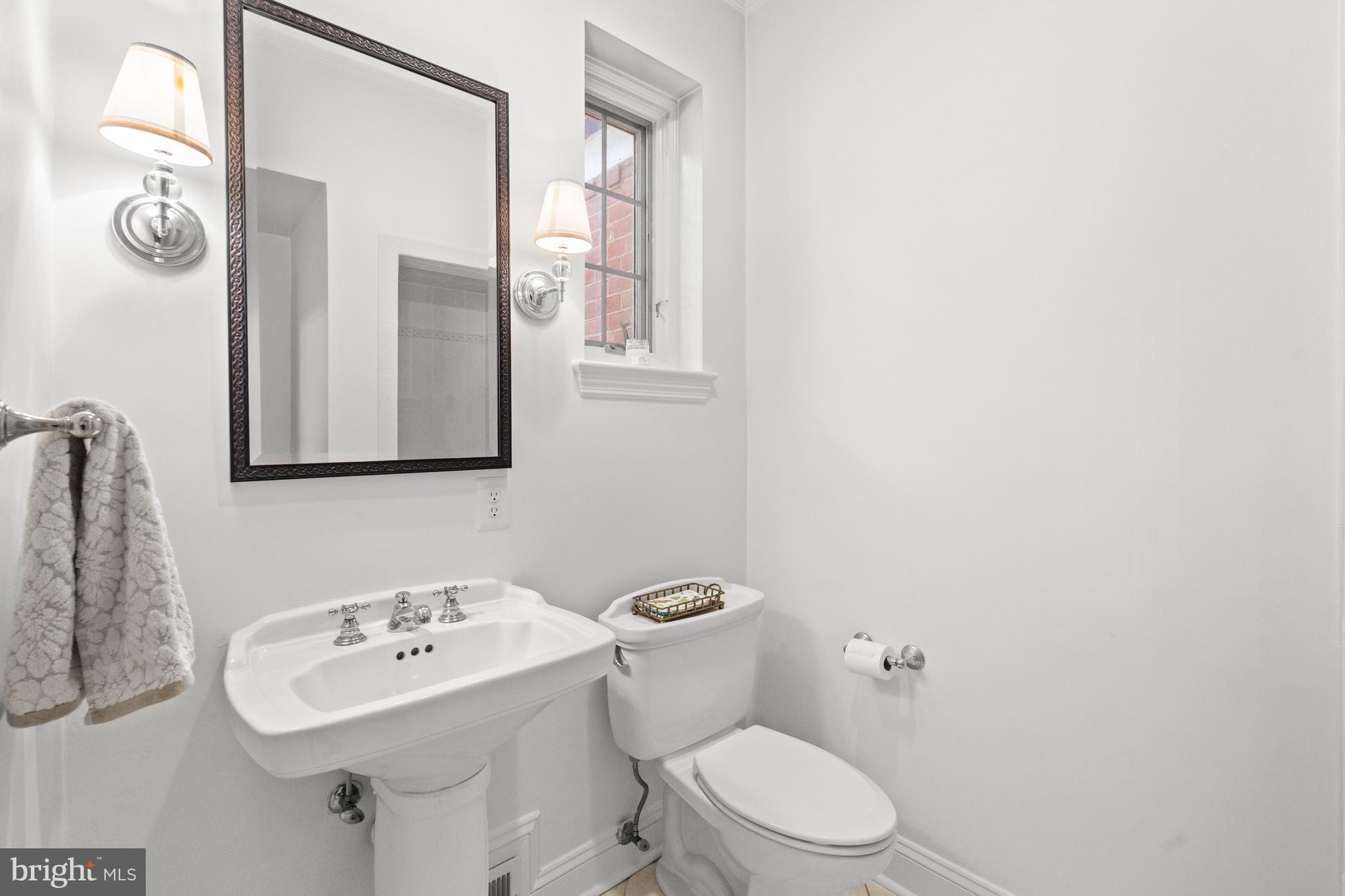 8007 Glendale Road Chevy Chase, MD 20815 - Photo 28 of 51 Main Level - Bath