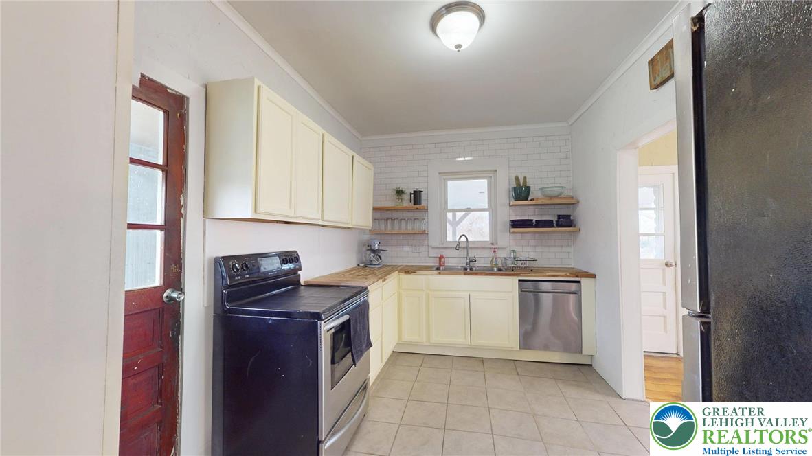 2585 Redington Road Hellertown, PA 18055 - Photo 8 of 46 Gallery Image 8