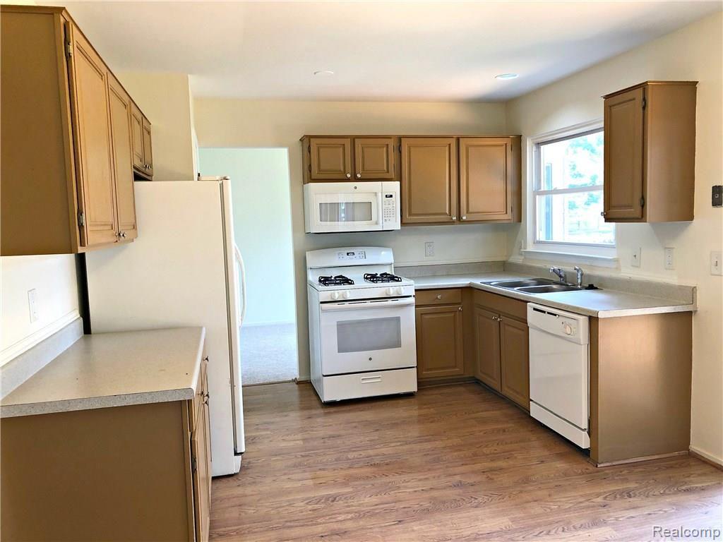 1099 Paddington Road Canton, MI 48187 - Photo 5 of 13