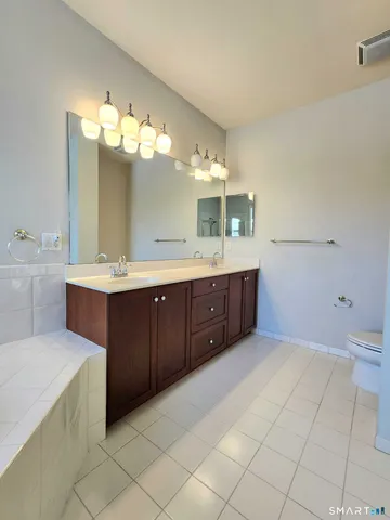 $659,900 | 3 Brookside Drive, Unit 3, Middlebury, CT 06762