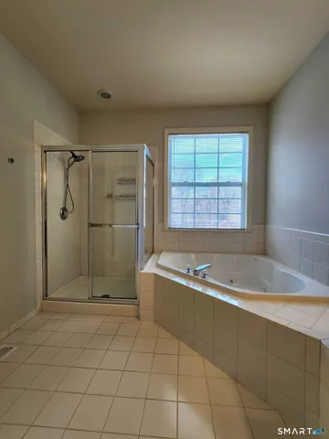 $659,900 | 3 Brookside Drive, Unit 3, Middlebury, CT 06762