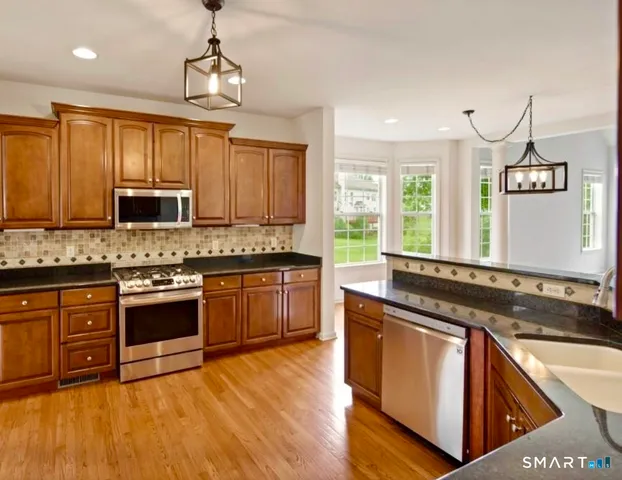 $659,900 | 3 Brookside Drive, Unit 3, Middlebury, CT 06762