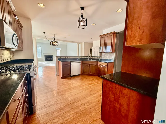 $659,900 | 3 Brookside Drive, Unit 3, Middlebury, CT 06762