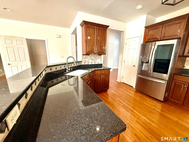 $659,900 | 3 Brookside Drive, Unit 3, Middlebury, CT 06762