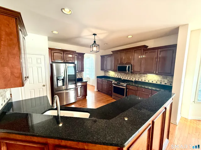 $659,900 | 3 Brookside Drive, Unit 3, Middlebury, CT 06762