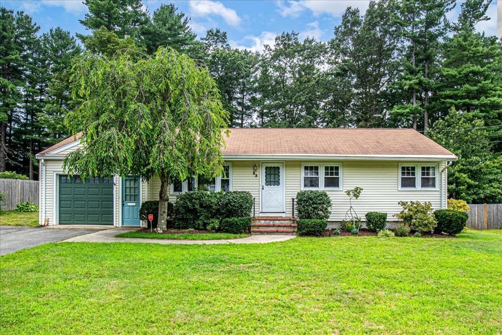 23 Old Post Road East Walpole, MA 02032 - Photo 2 of 27 a front view of a house with garden