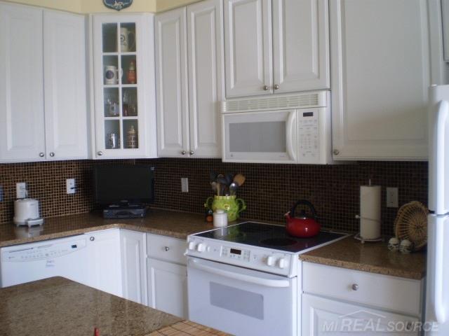 1923 Dunham Drive, Unit 90 Rochester, MI 48306 - Photo 2 of 27