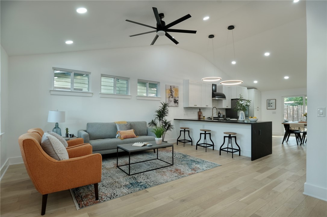 504 West Croslin Street Austin, TX 78752 - Photo 1 of 1