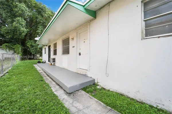 $2,400 | 1057 Northwest 30th Street, Unit 1059, Miami, FL 33127