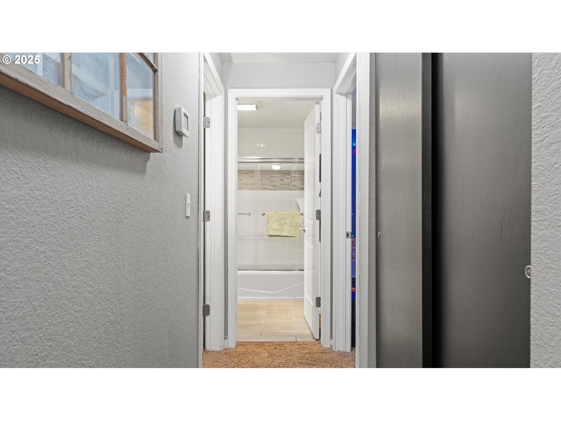 370 Southeast 9th Drive Hermiston, OR 97838 - Photo 25 of 31 a bathroom with a sink and a mirror