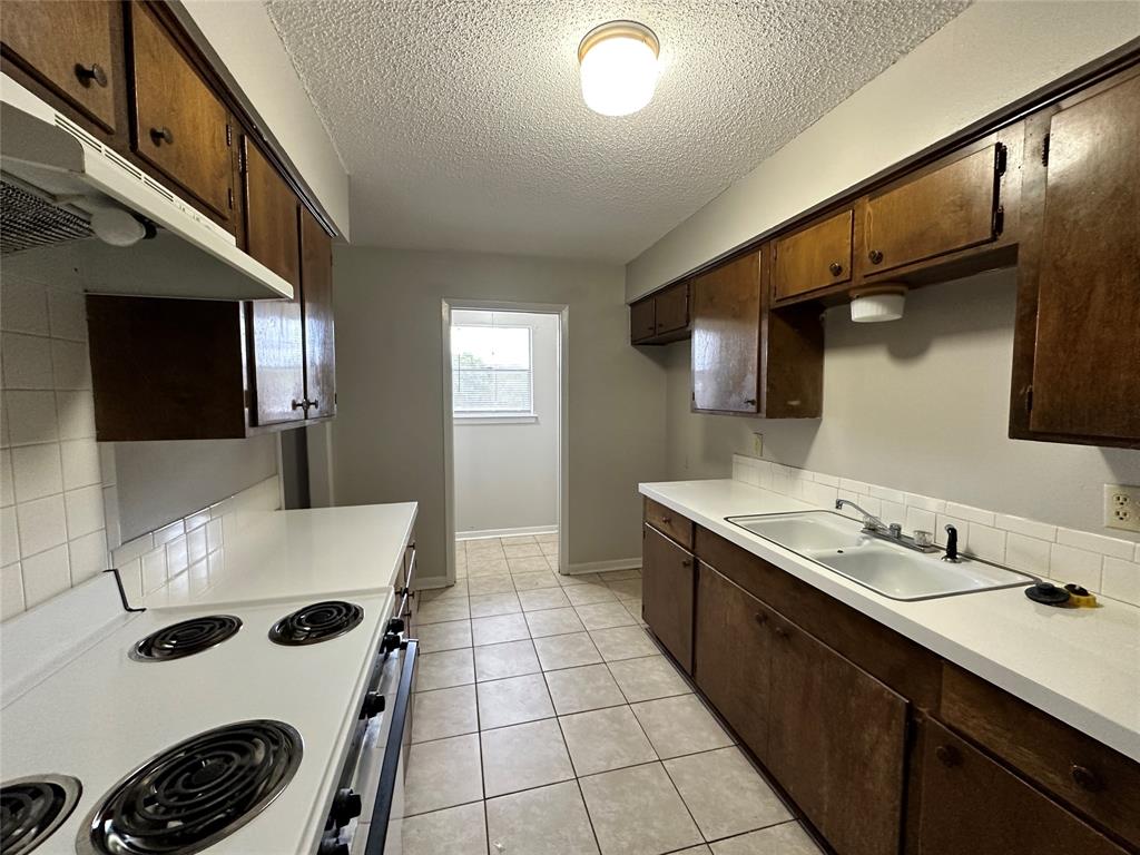 407 Maple Street, Unit B Commerce, TX 75428 - Photo 3 of 16