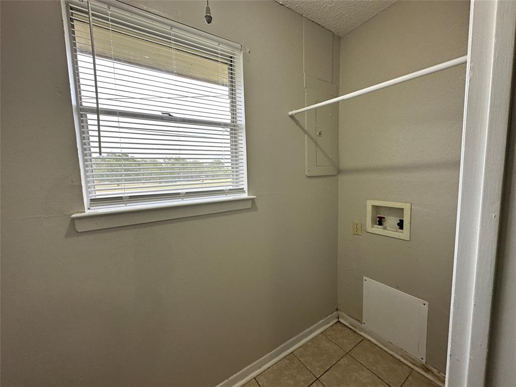 407 Maple Street, Unit B Commerce, TX 75428 - Photo 5 of 16