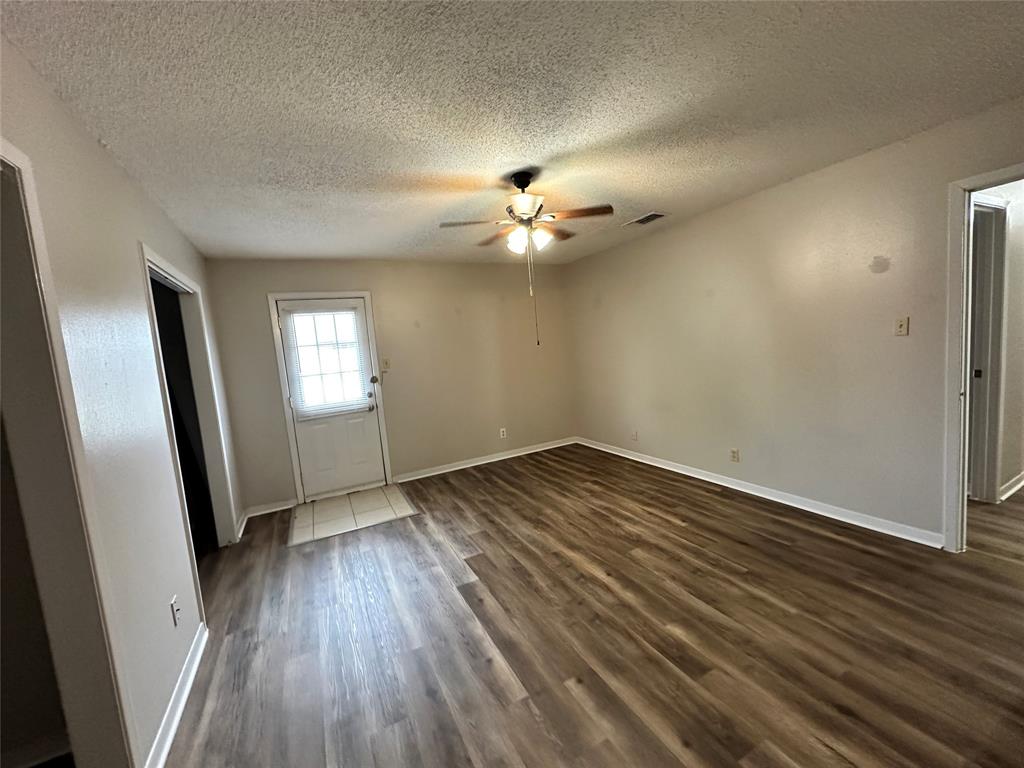 407 Maple Street, Unit B Commerce, TX 75428 - Photo 9 of 16