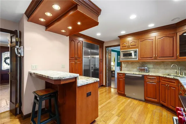 $699,900 | 421 Oaklawn Drive, Pittsburgh, PA 15241