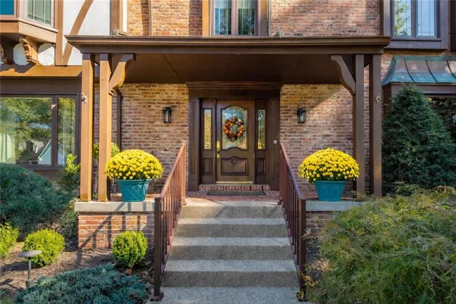 $699,900 | 421 Oaklawn Drive, Pittsburgh, PA 15241