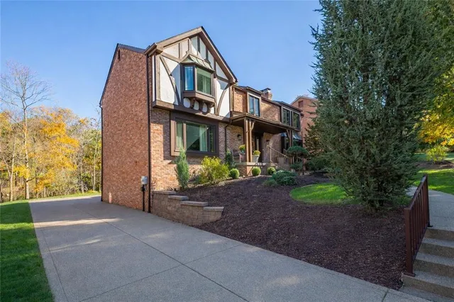$699,900 | 421 Oaklawn Drive, Pittsburgh, PA 15241