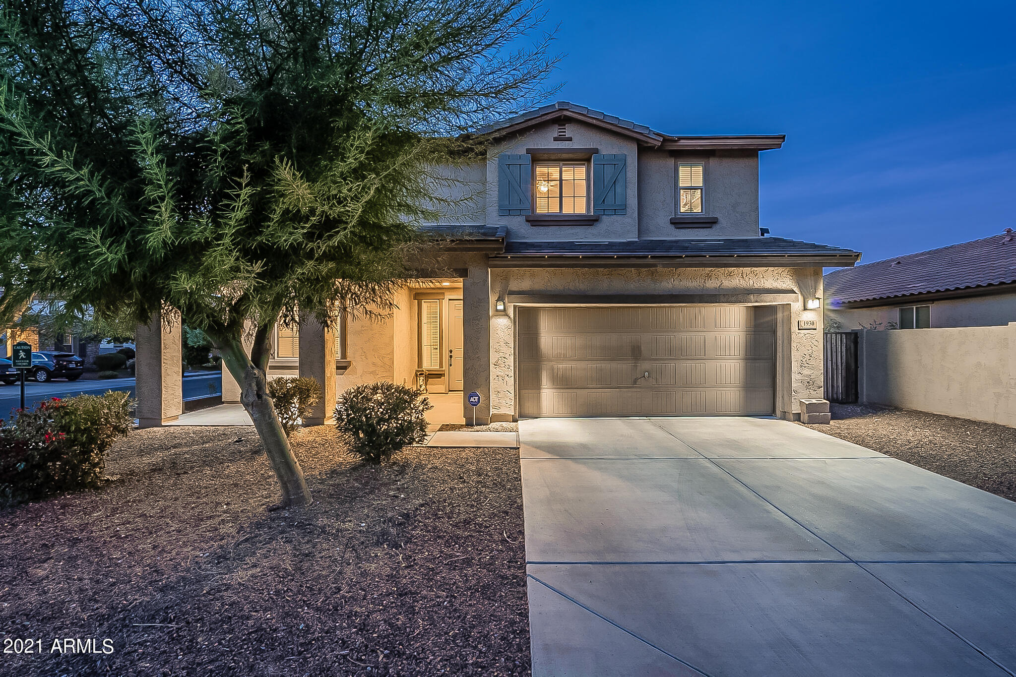1930 West Carson Road Phoenix, AZ 85041 - Photo 4 of 70 Carson - Twilight-14