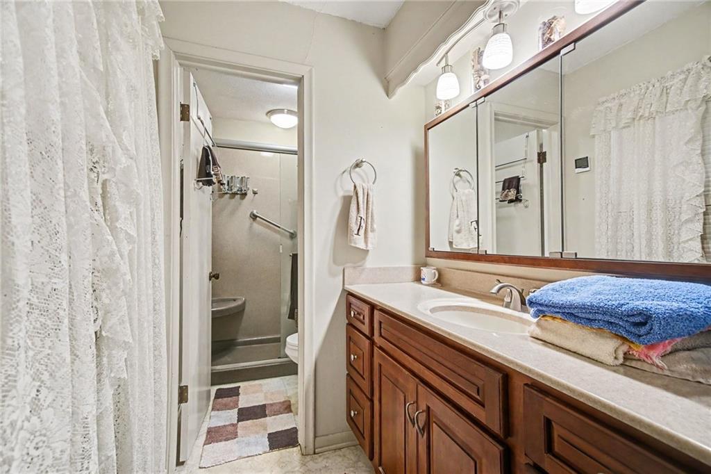 420 Glendale Road Liberty, MO 64068 - Photo 18 of 39 Gallery Image 18