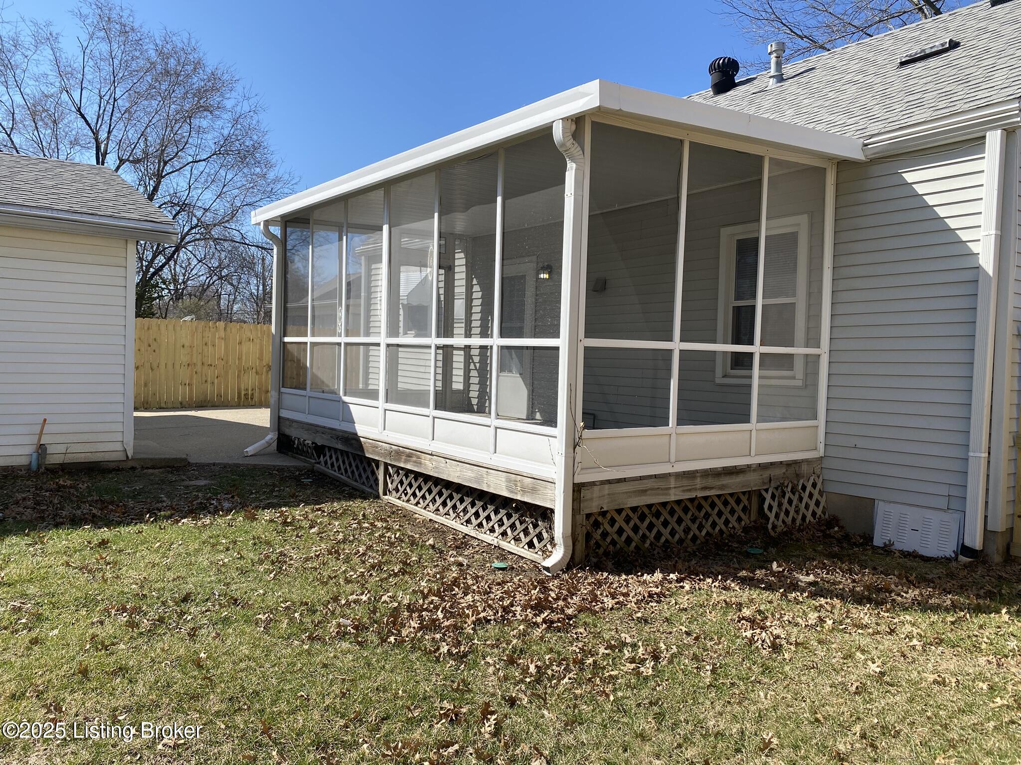 8213 Kerry Road Louisville, KY 40258 - Photo 29 of 36 IMG_5767