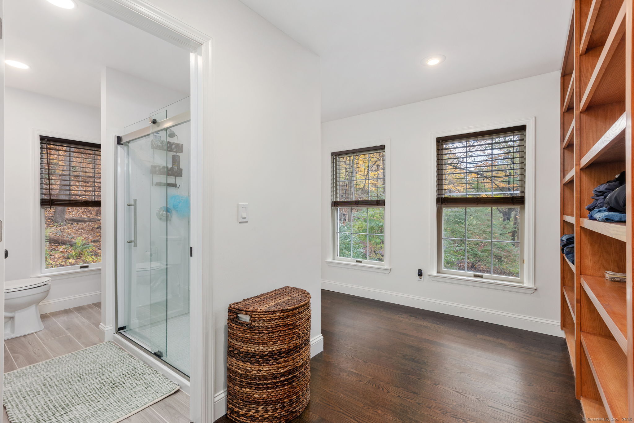 17 Curtis Drive Sherman, CT 06784 - Photo 10 of 34 a living room with furniture and a window