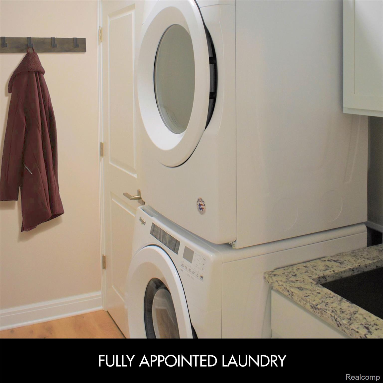 1395 Rochdale Court Rochester, MI 48309 - Photo 9 of 14 Full Size Washer and Dryer