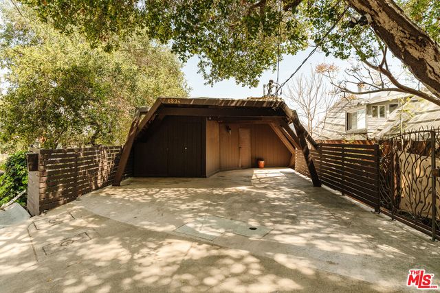 $1,585,000 | 6894 Pacific View Drive, Los Angeles, CA 90068