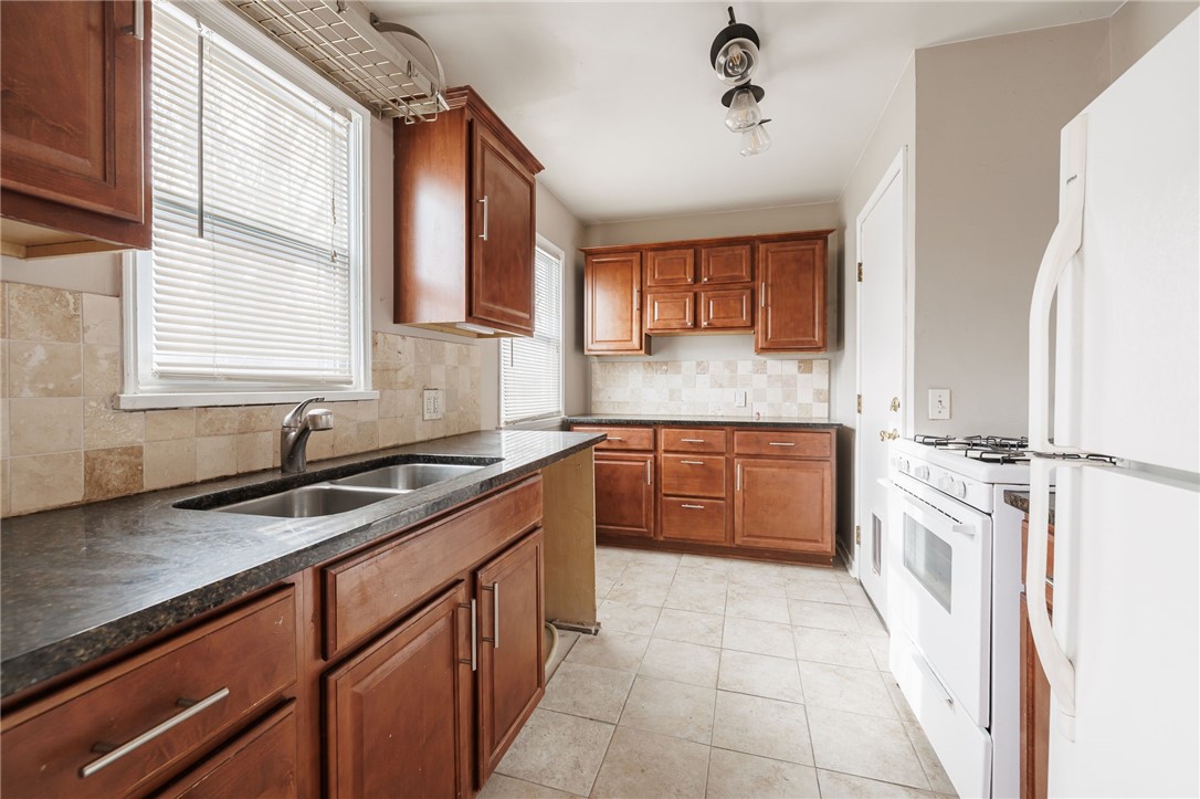 131 Edgemont Road Rochester, NY 14620 - Photo 5 of 12