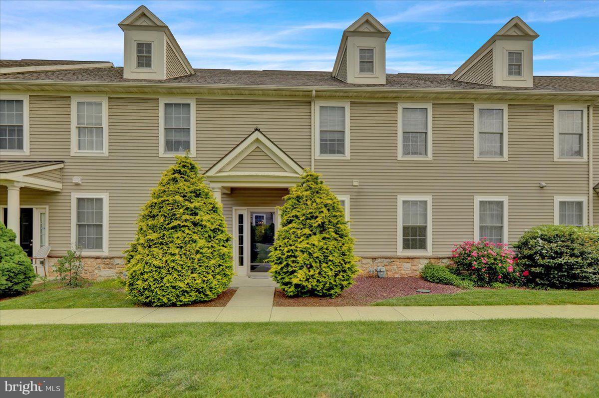 214 Springmont Drive Reading, PA 19610 - Photo 1 of 28 Gallery Image 1