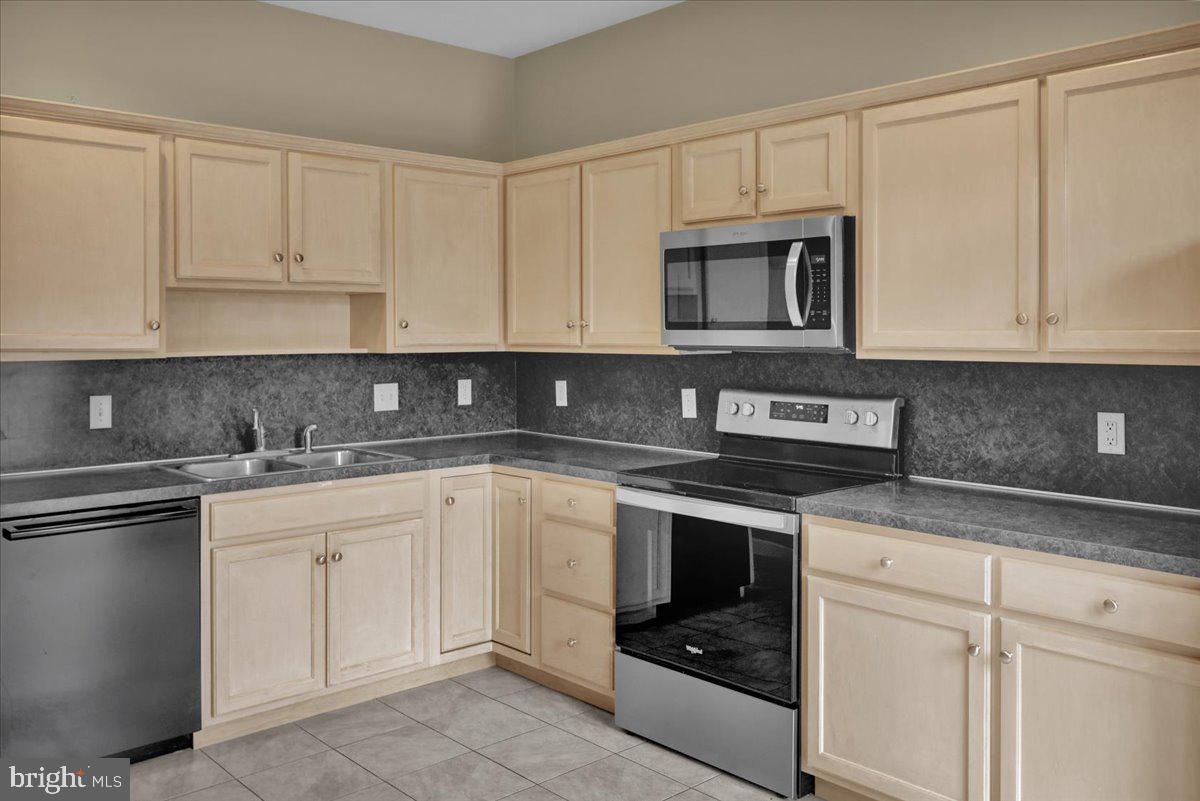 214 Springmont Drive Reading, PA 19610 - Photo 11 of 28 Gallery Image 11