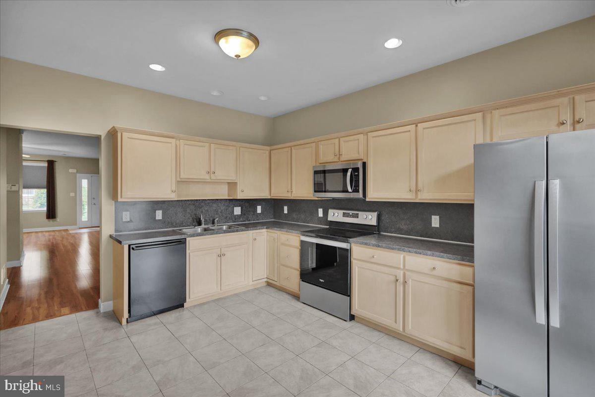 214 Springmont Drive Reading, PA 19610 - Photo 10 of 28 Gallery Image 10