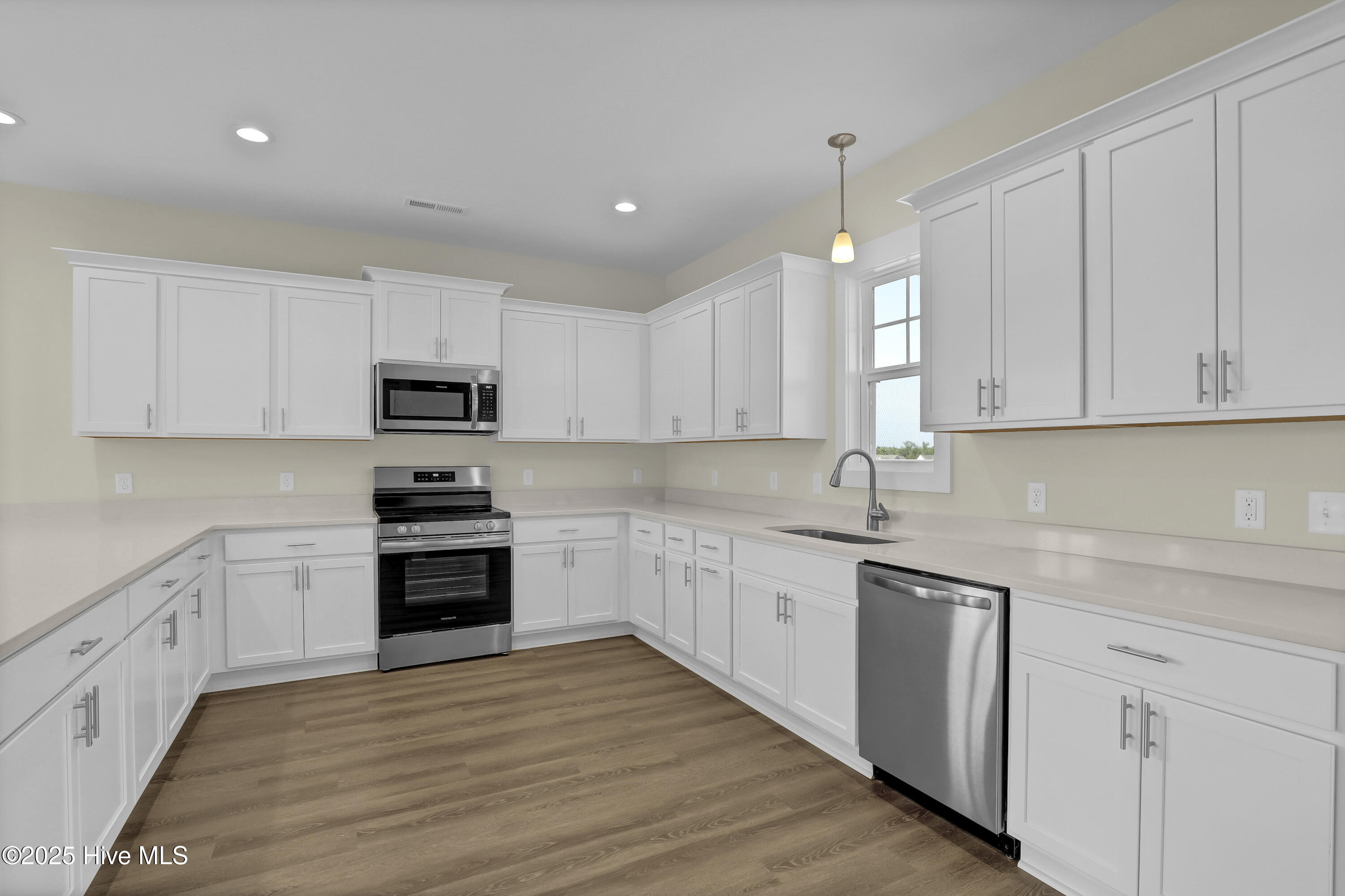 116 Talbert Drive Rocky Point, NC 28457 - Photo 4 of 15 6G8A6804