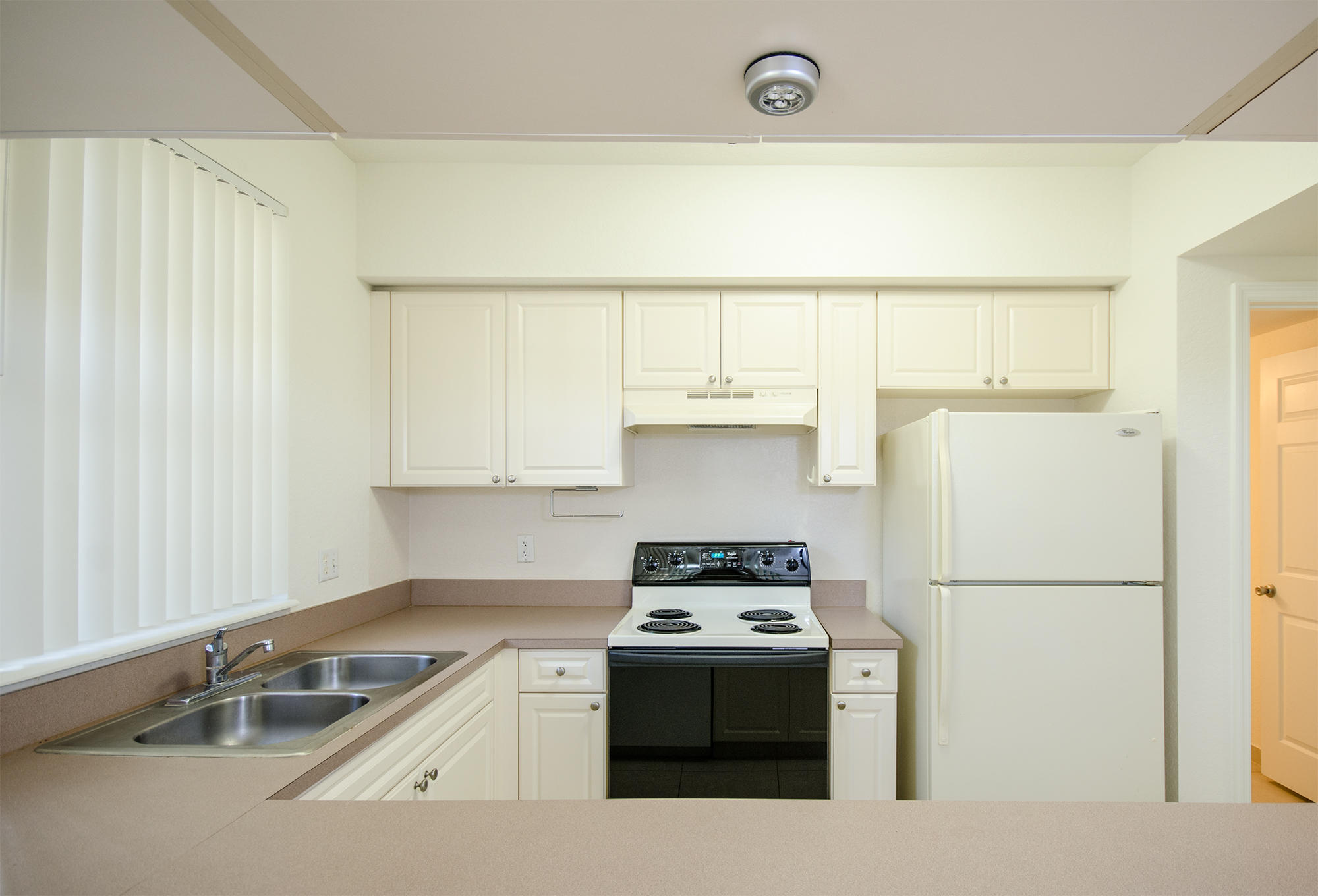 6324 West Sample Road, Unit 6324 Coral Springs, FL 33067 - Photo 6 of 27 kitchen view