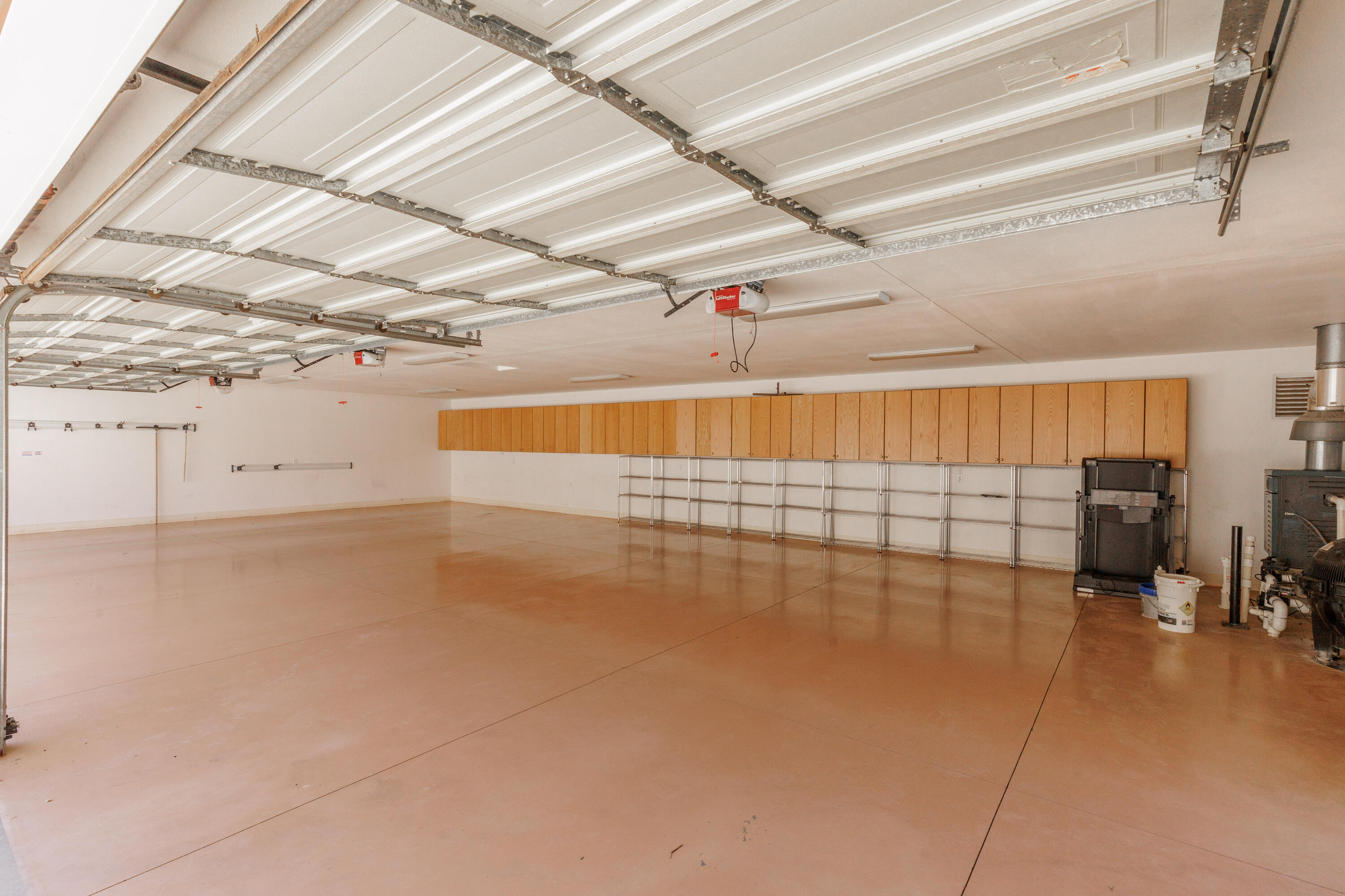 539 Diagonal Street St. George, UT 84770 - Photo 6 of 40 06 - Garage Cabinets