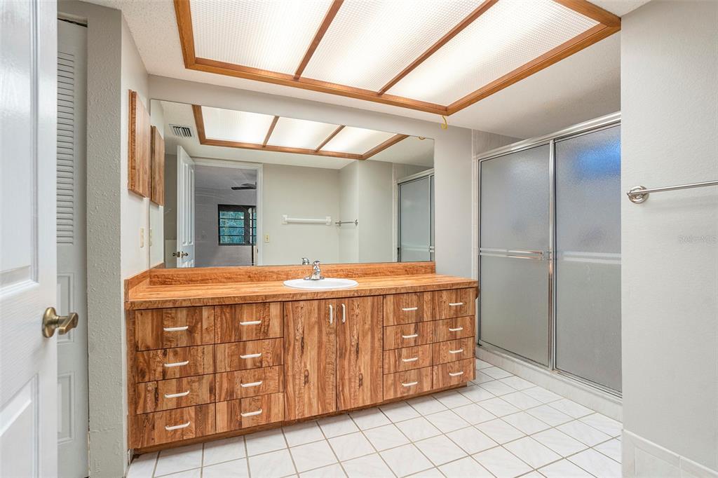 7320 Auburn Lane New Port Richey, FL 34654 - Photo 18 of 28 a spacious bathroom with a tub and shower