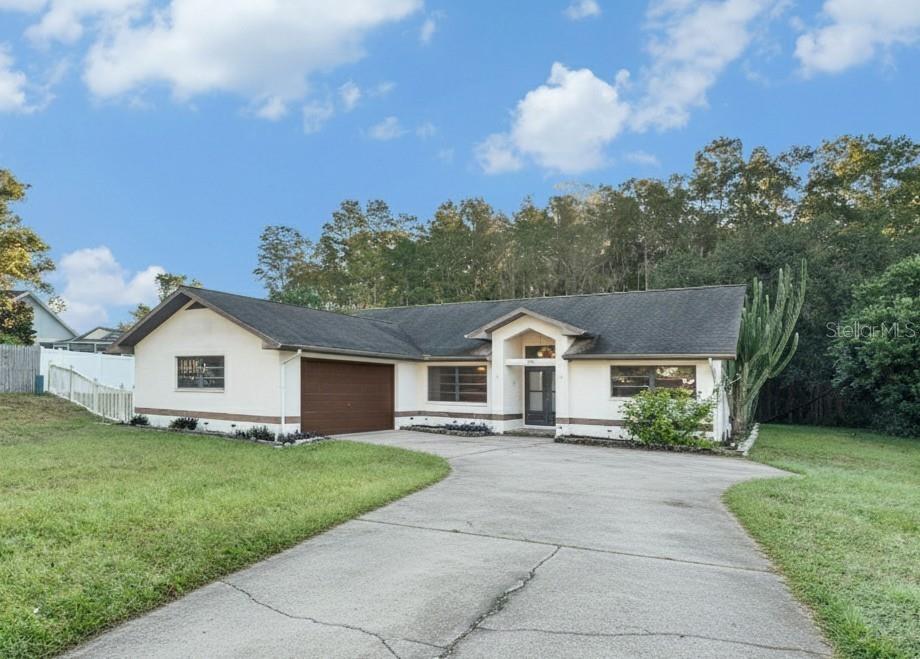 7320 Auburn Lane New Port Richey, FL 34654 - Photo 2 of 28 a front view of a house with a garden