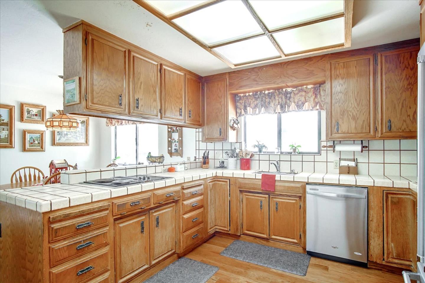 280 Lone Tree Road Hollister, CA 95023 - Photo 14 of 77 Gallery Image 14