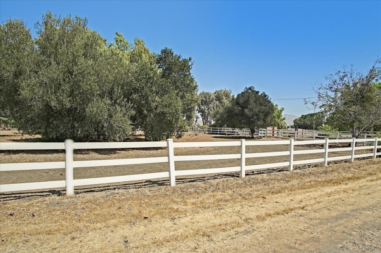 280 Lone Tree Road Hollister, CA 95023 - Photo 50 of 77 Gallery Image 50