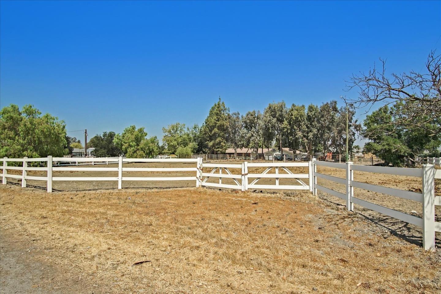 280 Lone Tree Road Hollister, CA 95023 - Photo 51 of 77 Gallery Image 51