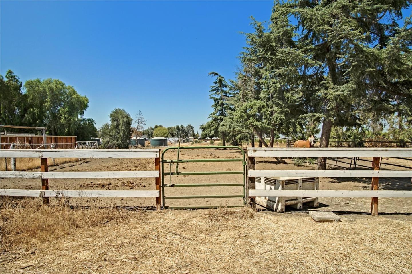 280 Lone Tree Road Hollister, CA 95023 - Photo 56 of 77 Gallery Image 56