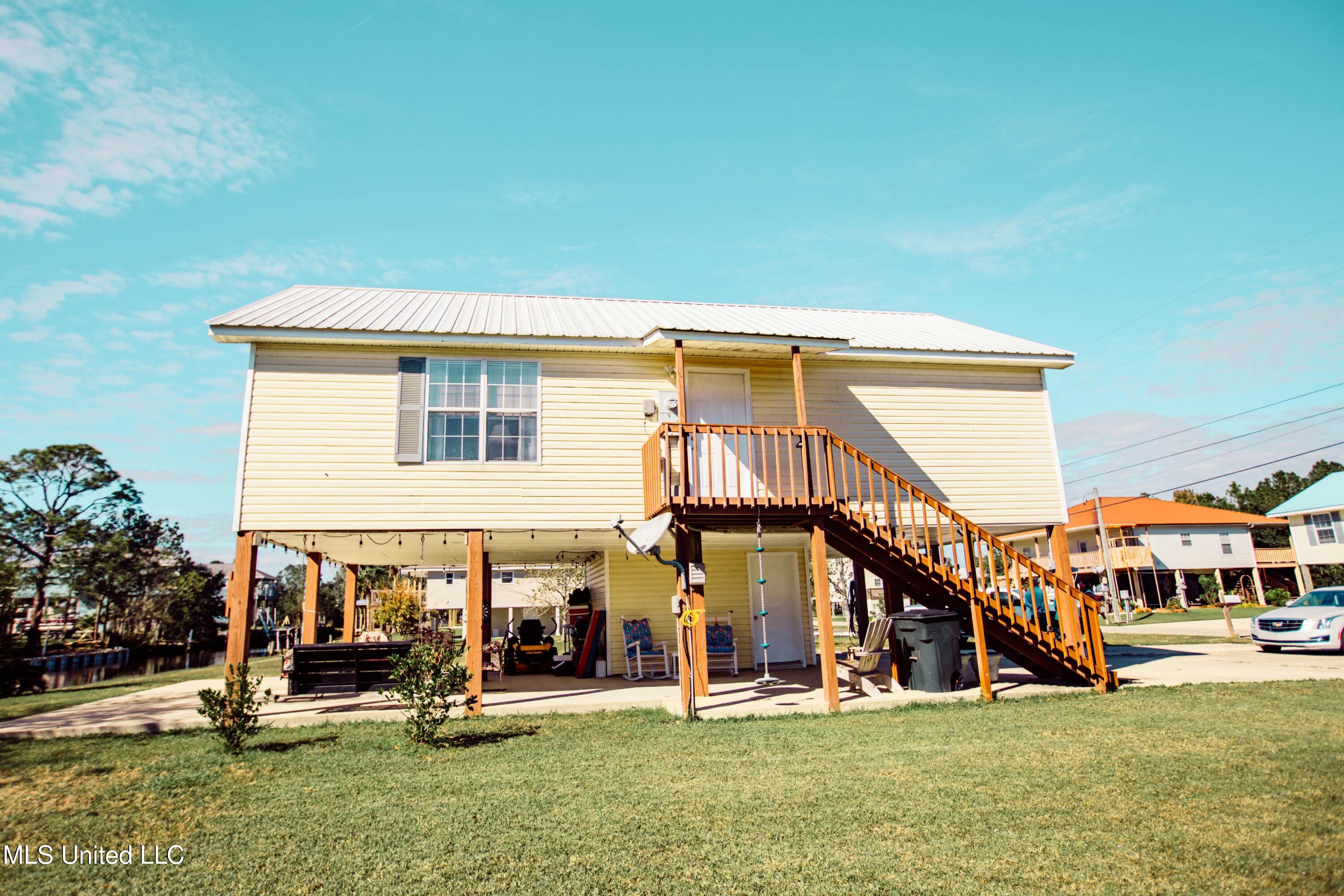4029 Robin Street Bay St. Louis, MS 39520 - Photo 2 of 19 tempImageKCA4eD