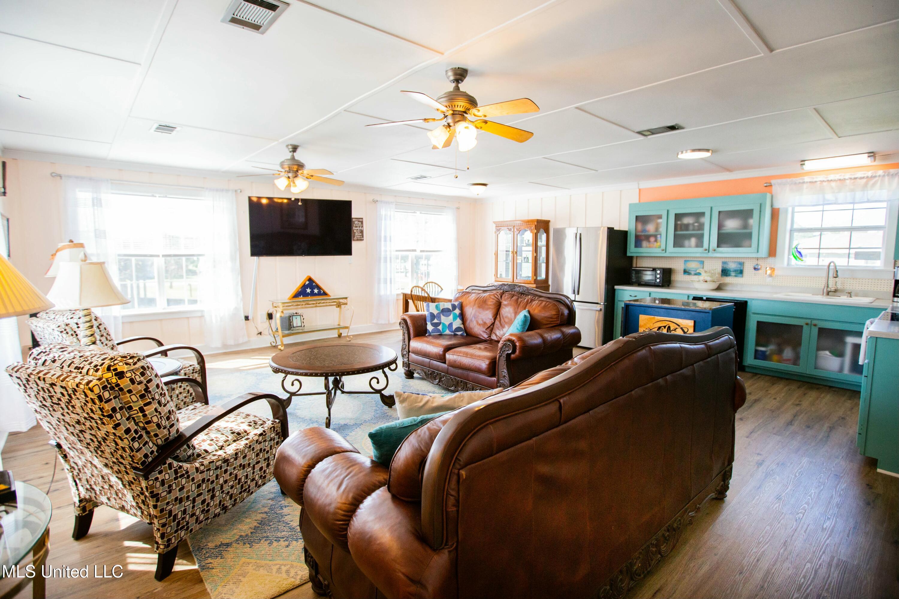 4029 Robin Street Bay St. Louis, MS 39520 - Photo 4 of 19 tempImageOK6uPk