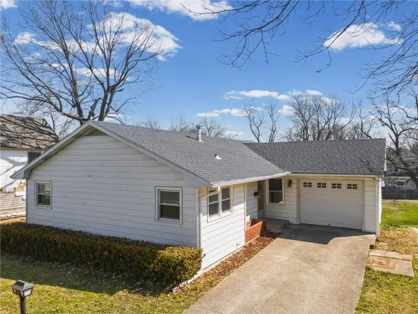 $220,000 | 618 North Chestnut Street, Cameron, MO 64429