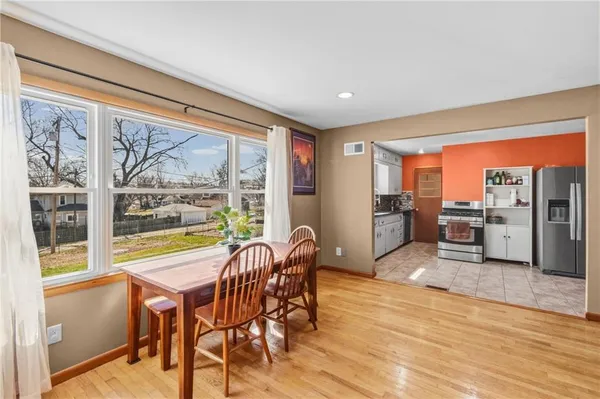 $220,000 | 618 North Chestnut Street, Cameron, MO 64429